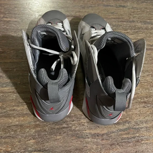 Jordan true flight 342964-123 infrared 23 grey & white sneakers